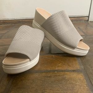 Dr. Scholl’s Sonia platform slides! Size 8.5